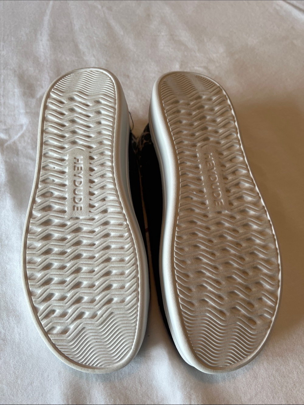 Hey Dude Women’s lightweight Slip-On Sneaker - Picture 8 of 9